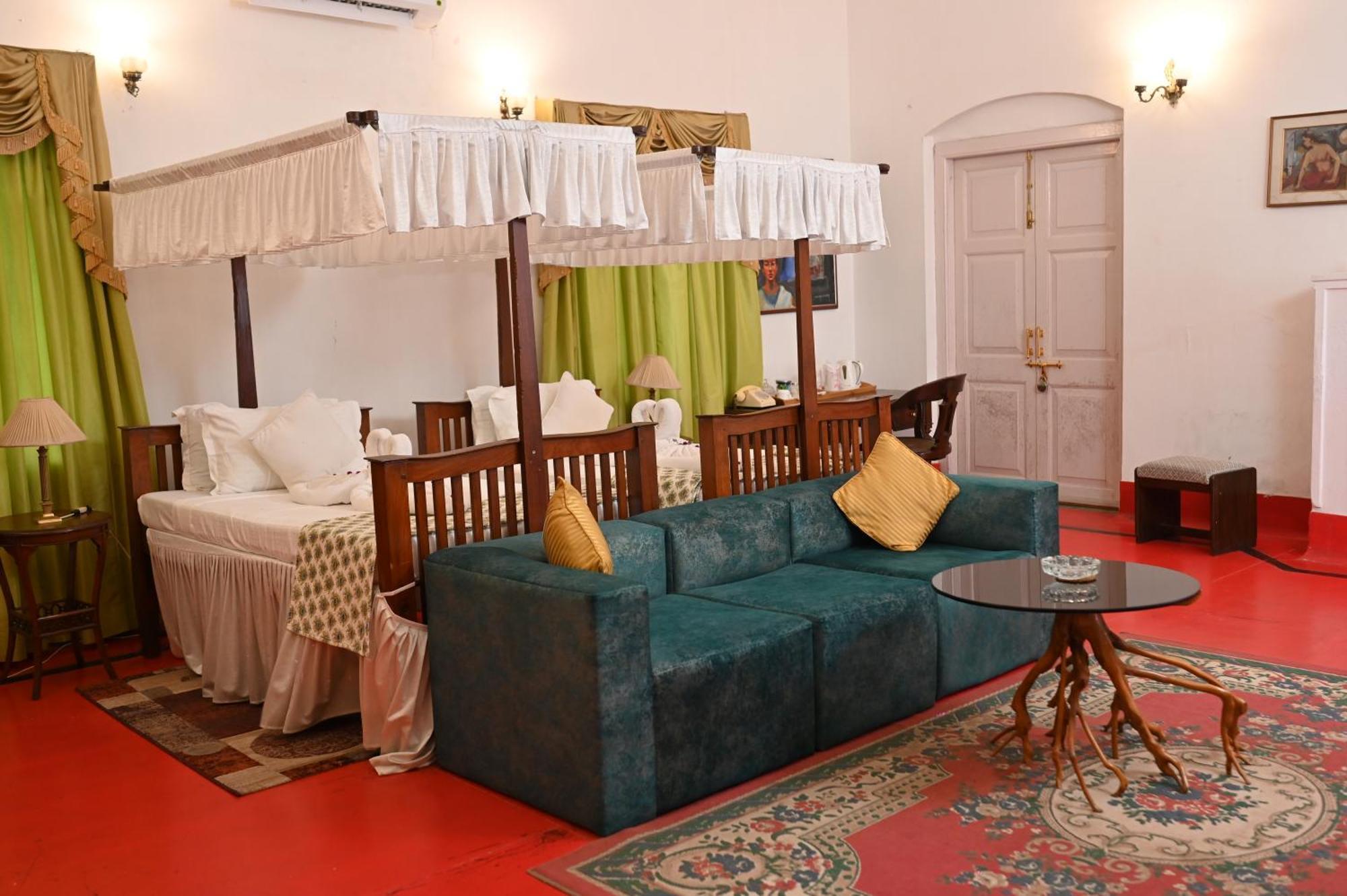 Thengal Manor Hotel Jorhāt Kültér fotó
