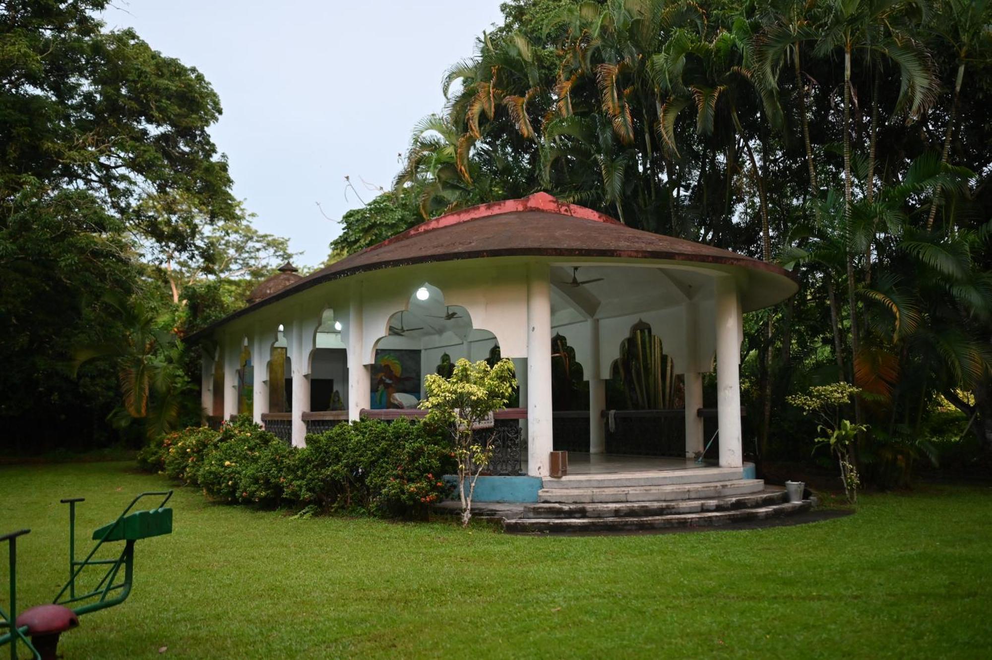 Thengal Manor Hotel Jorhāt Kültér fotó