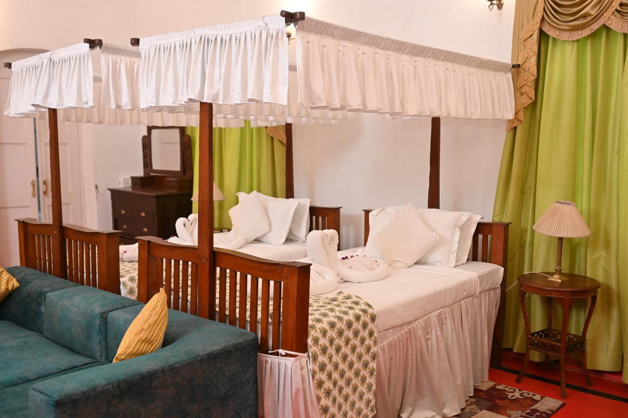Thengal Manor Hotel Jorhāt Kültér fotó