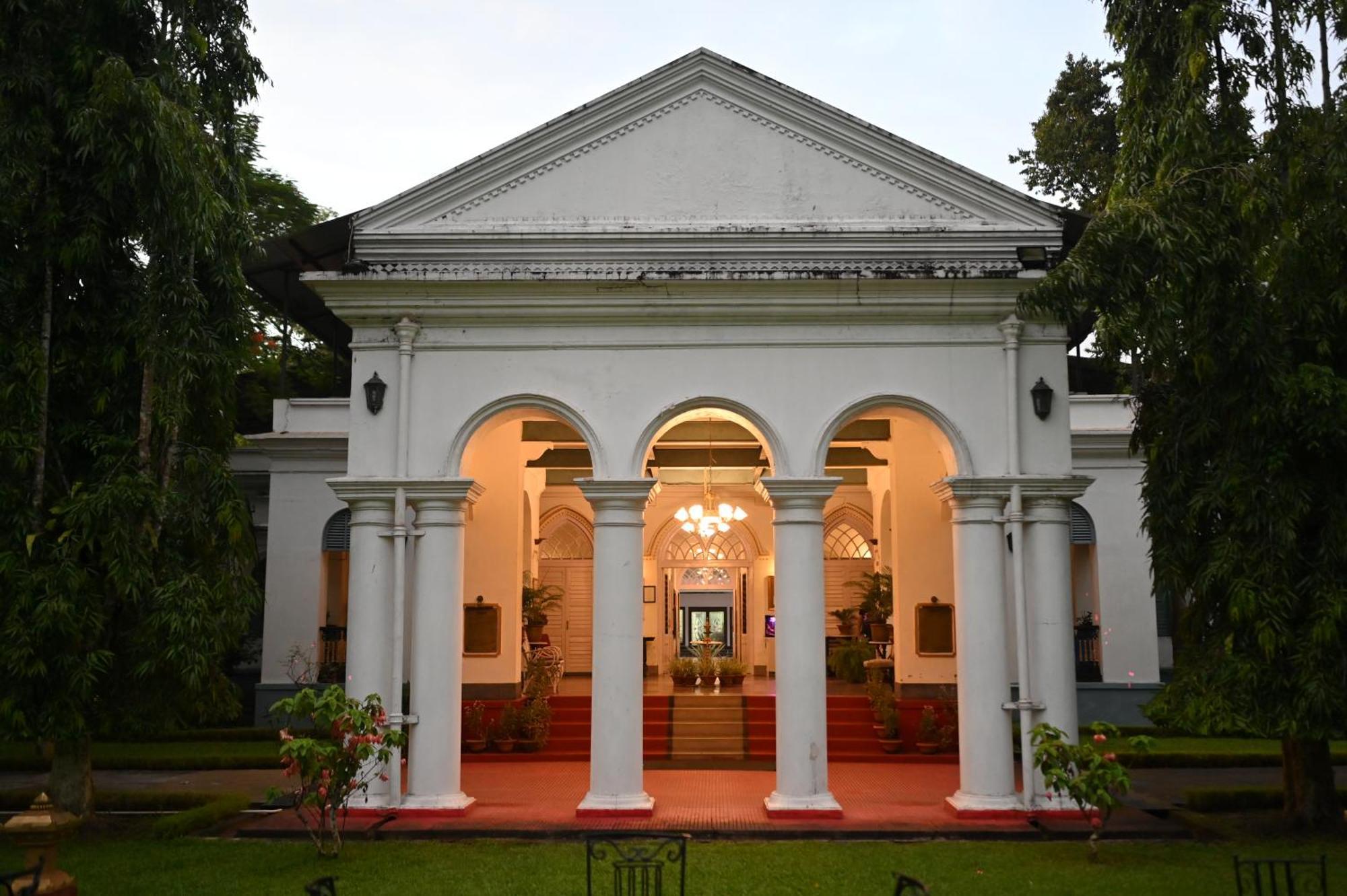 Thengal Manor Hotel Jorhāt Kültér fotó