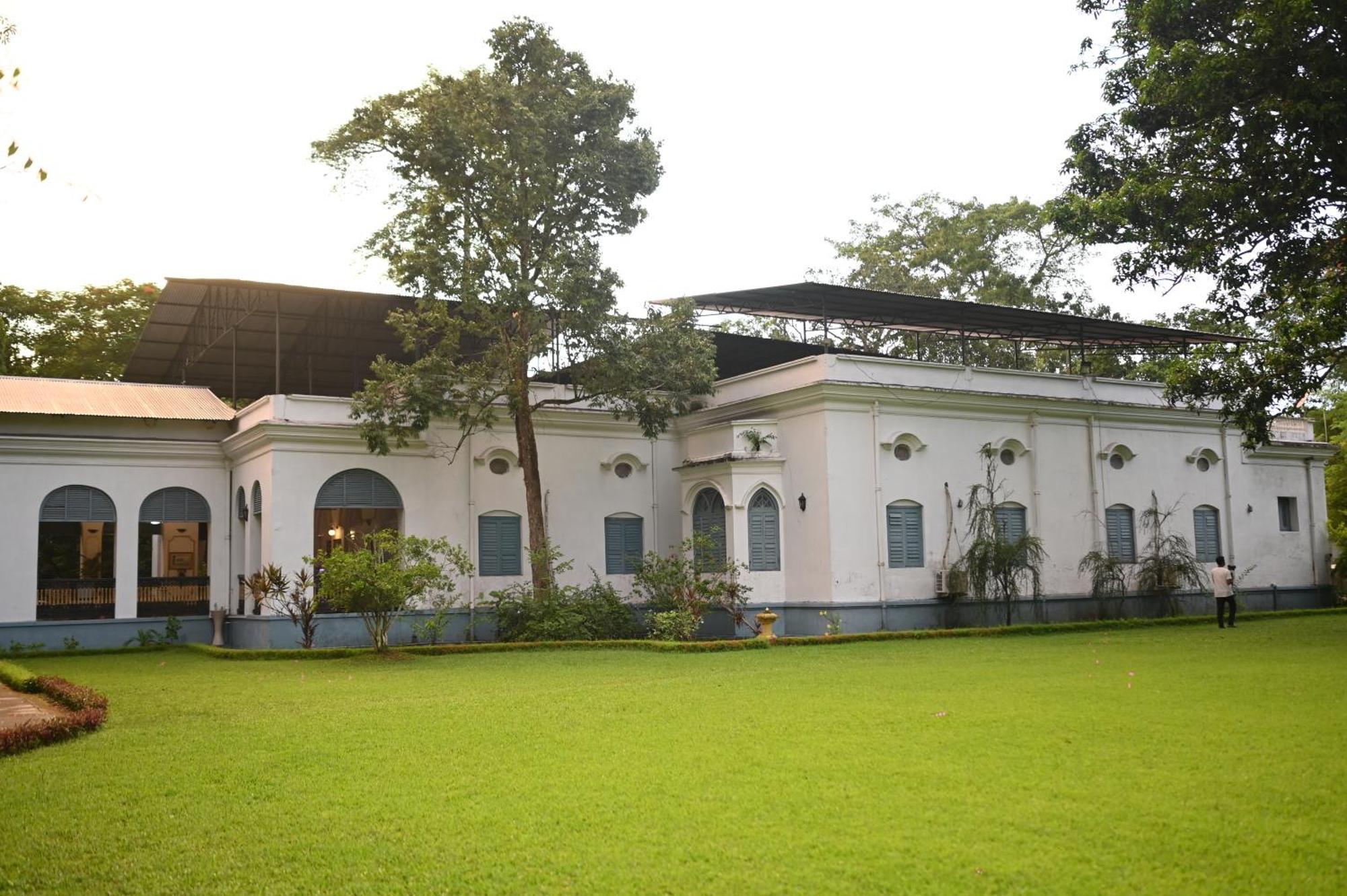 Thengal Manor Hotel Jorhāt Kültér fotó