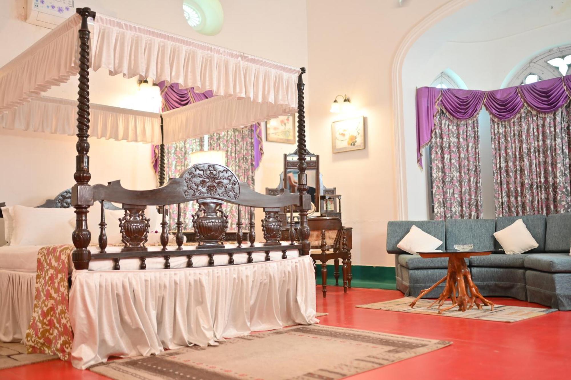Thengal Manor Hotel Jorhāt Kültér fotó