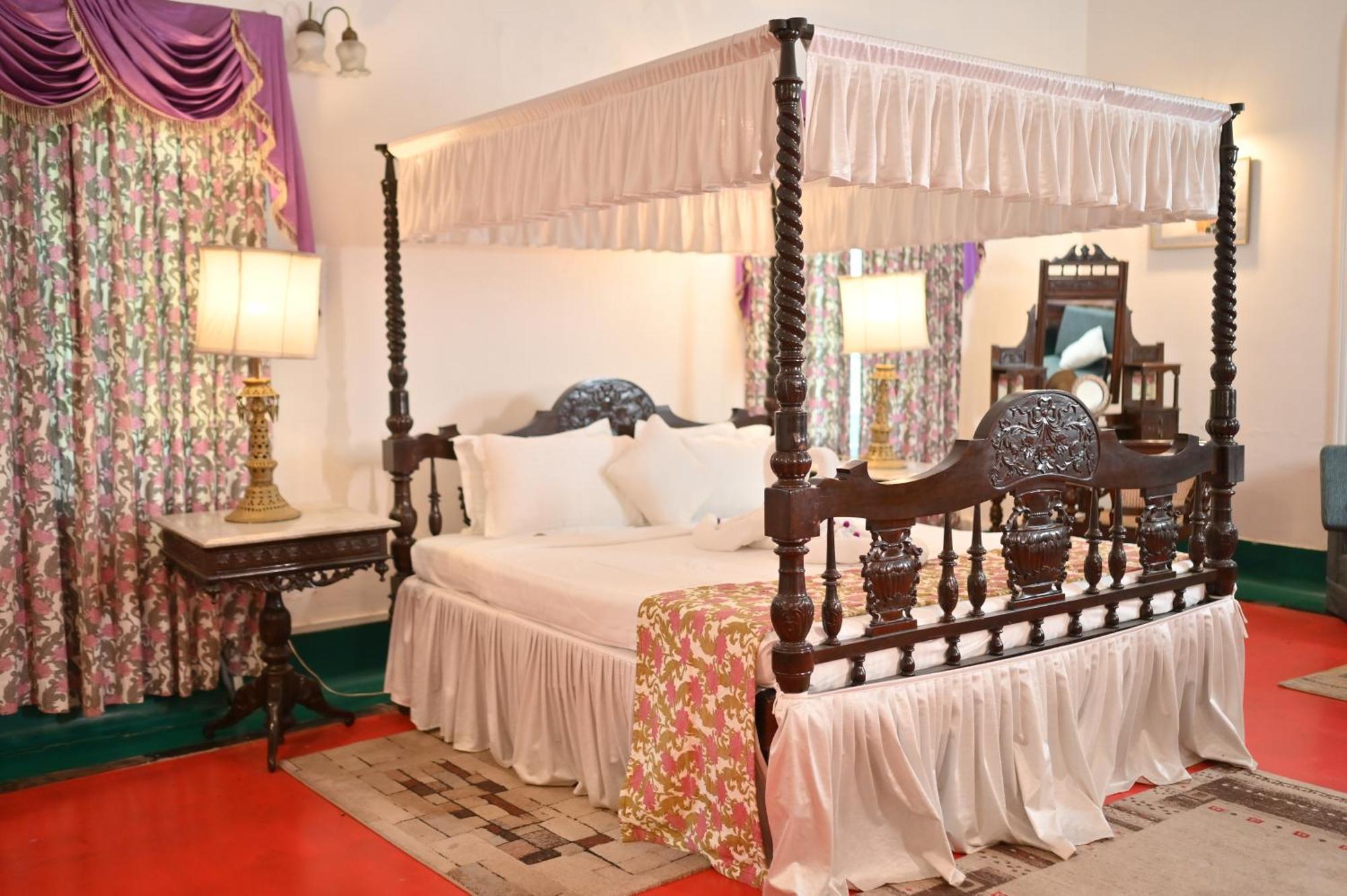 Thengal Manor Hotel Jorhāt Kültér fotó