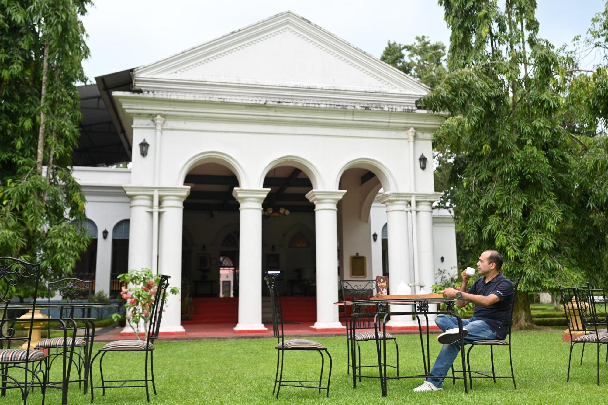 Thengal Manor Hotel Jorhāt Kültér fotó