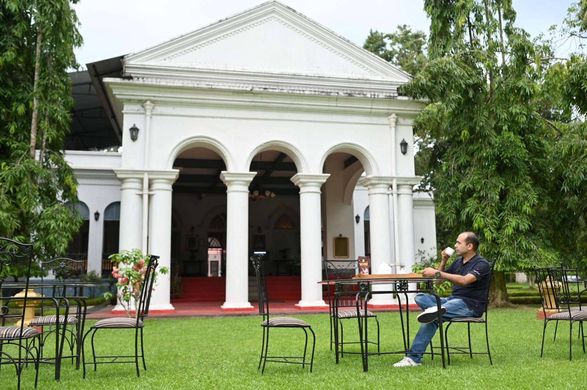 Thengal Manor Hotel Jorhāt Kültér fotó