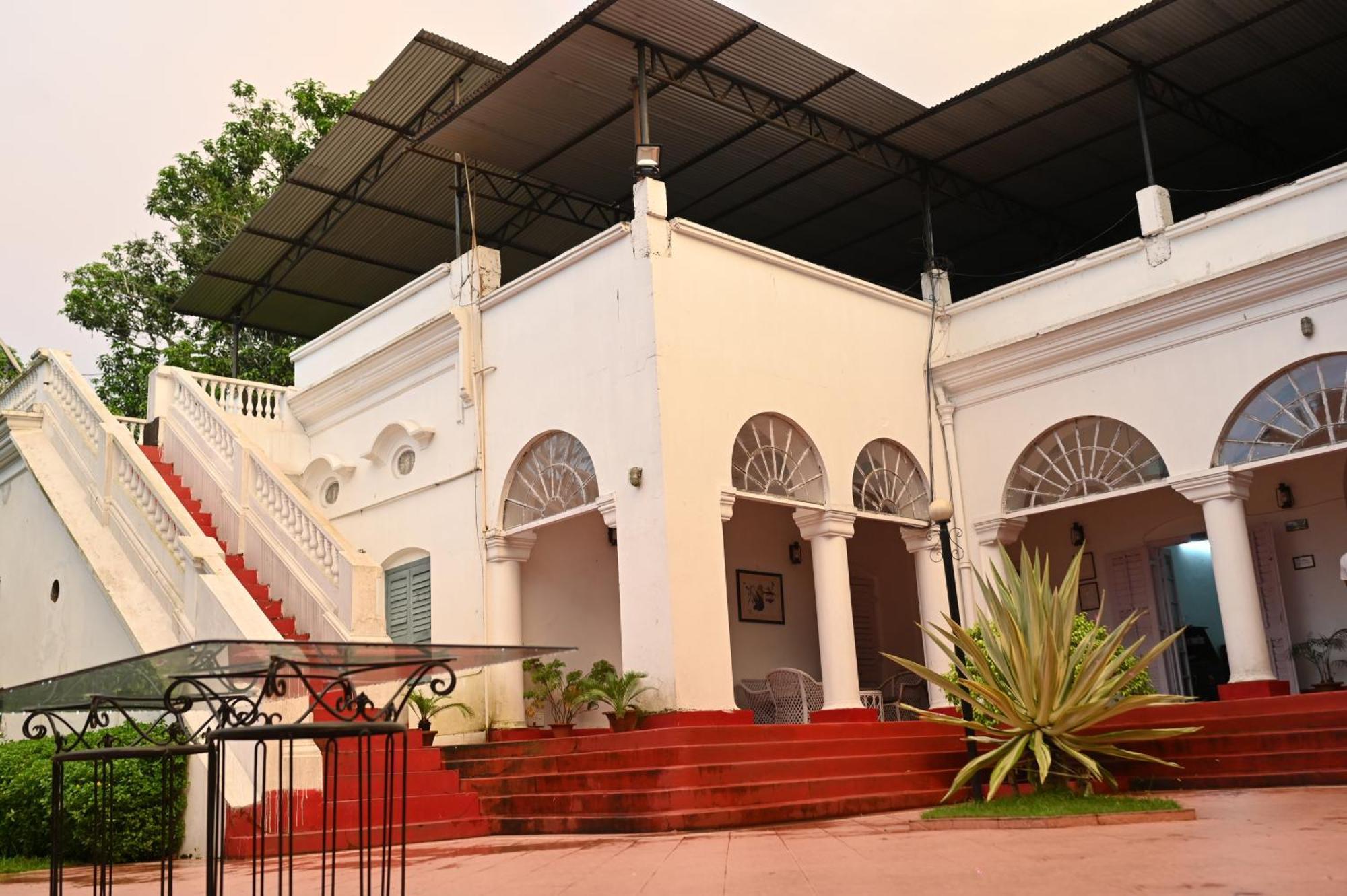 Thengal Manor Hotel Jorhāt Kültér fotó