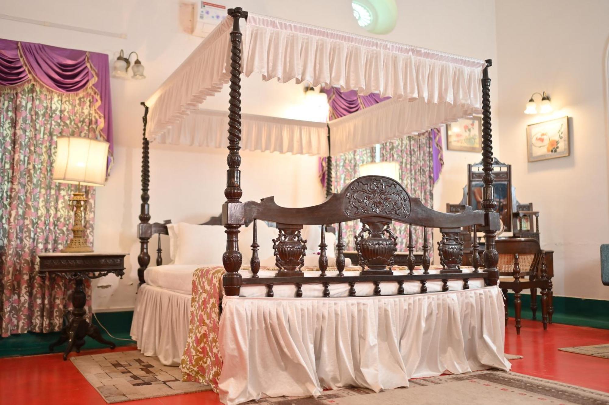 Thengal Manor Hotel Jorhāt Kültér fotó