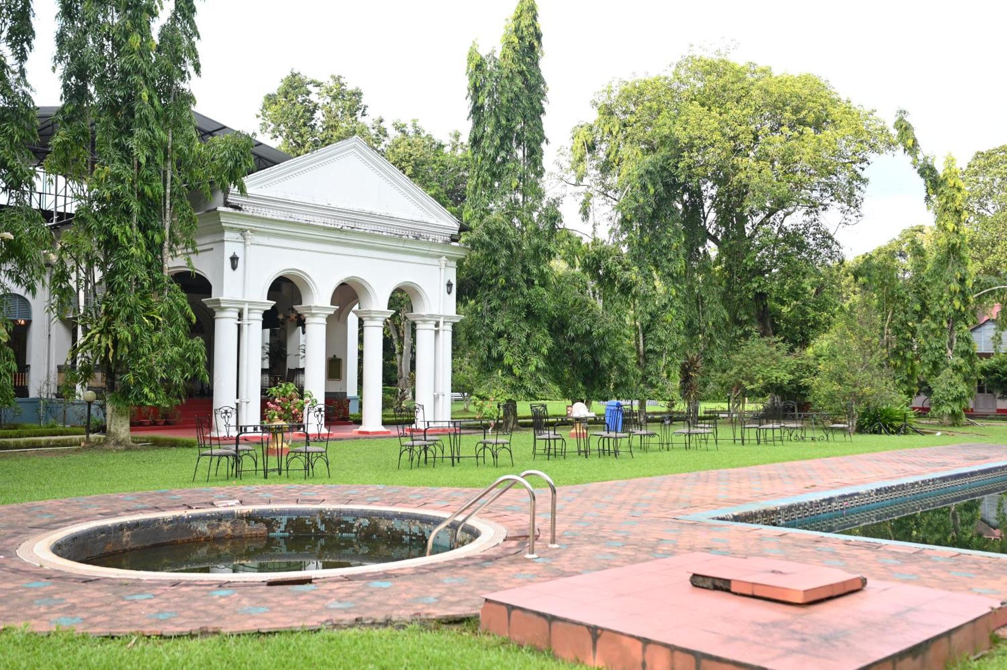 Thengal Manor Hotel Jorhāt Kültér fotó