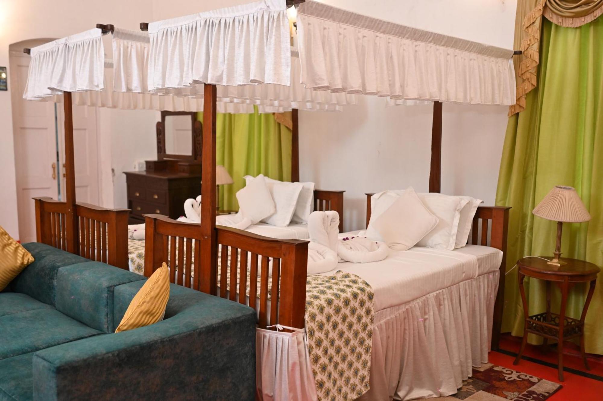 Thengal Manor Hotel Jorhāt Kültér fotó