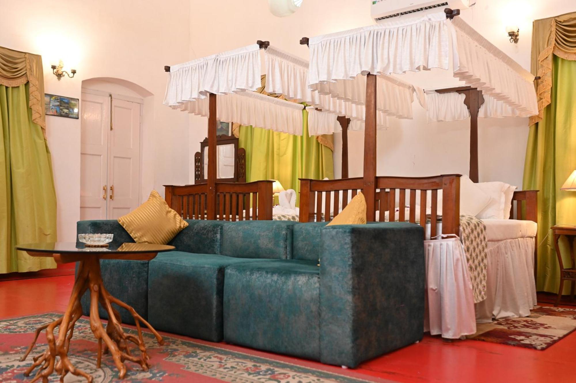 Thengal Manor Hotel Jorhāt Kültér fotó