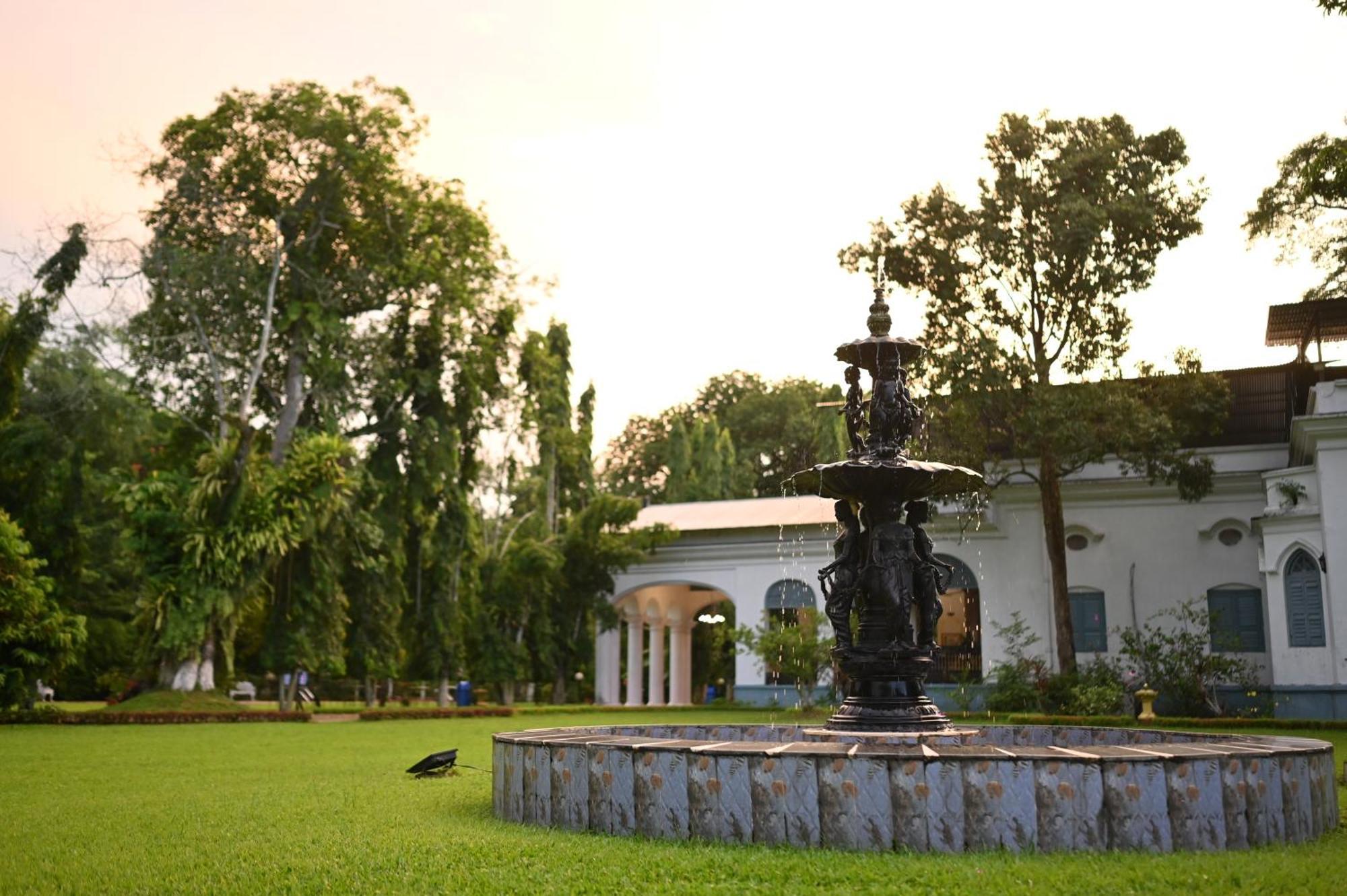 Thengal Manor Hotel Jorhāt Kültér fotó