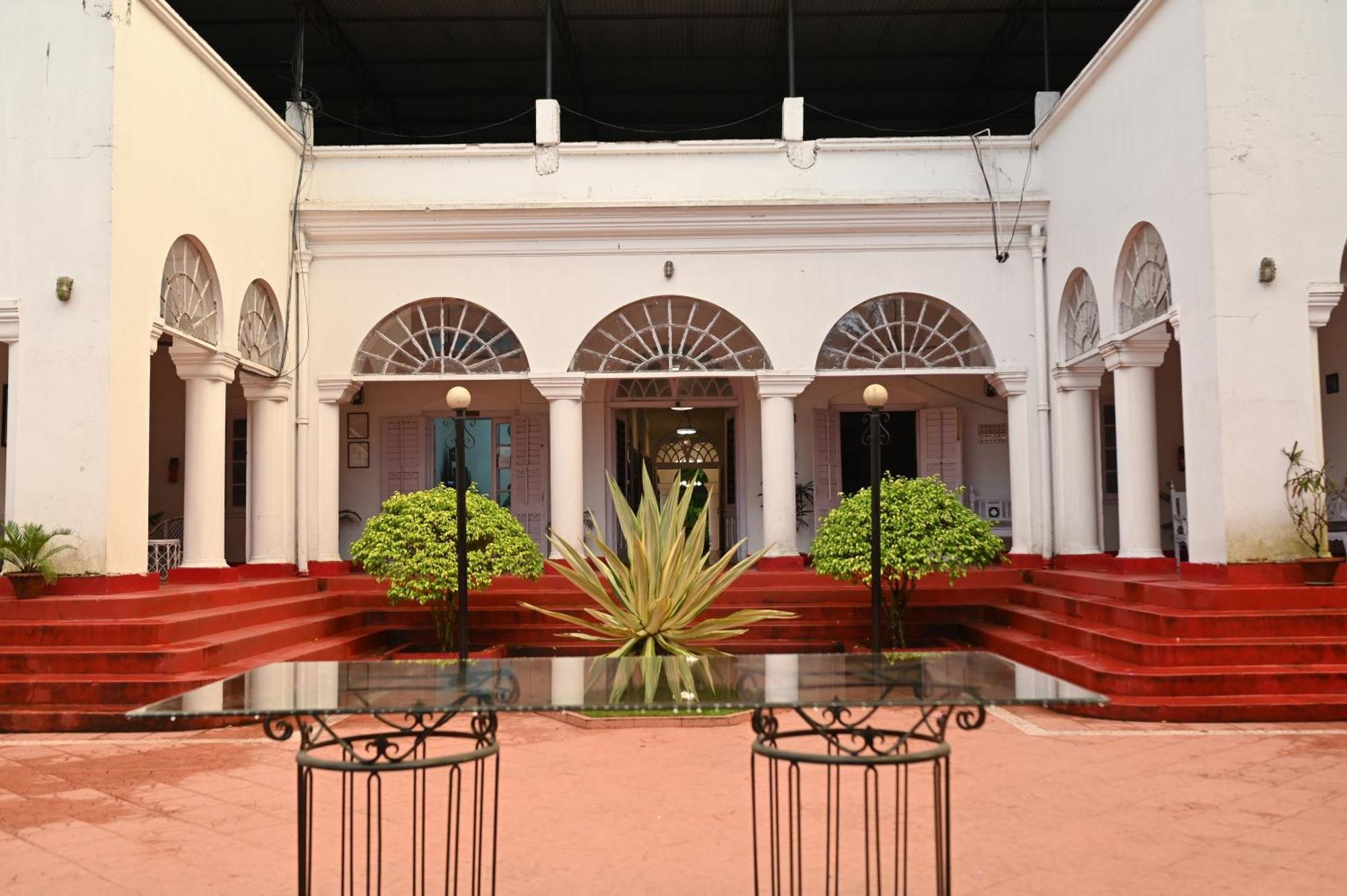 Thengal Manor Hotel Jorhāt Kültér fotó