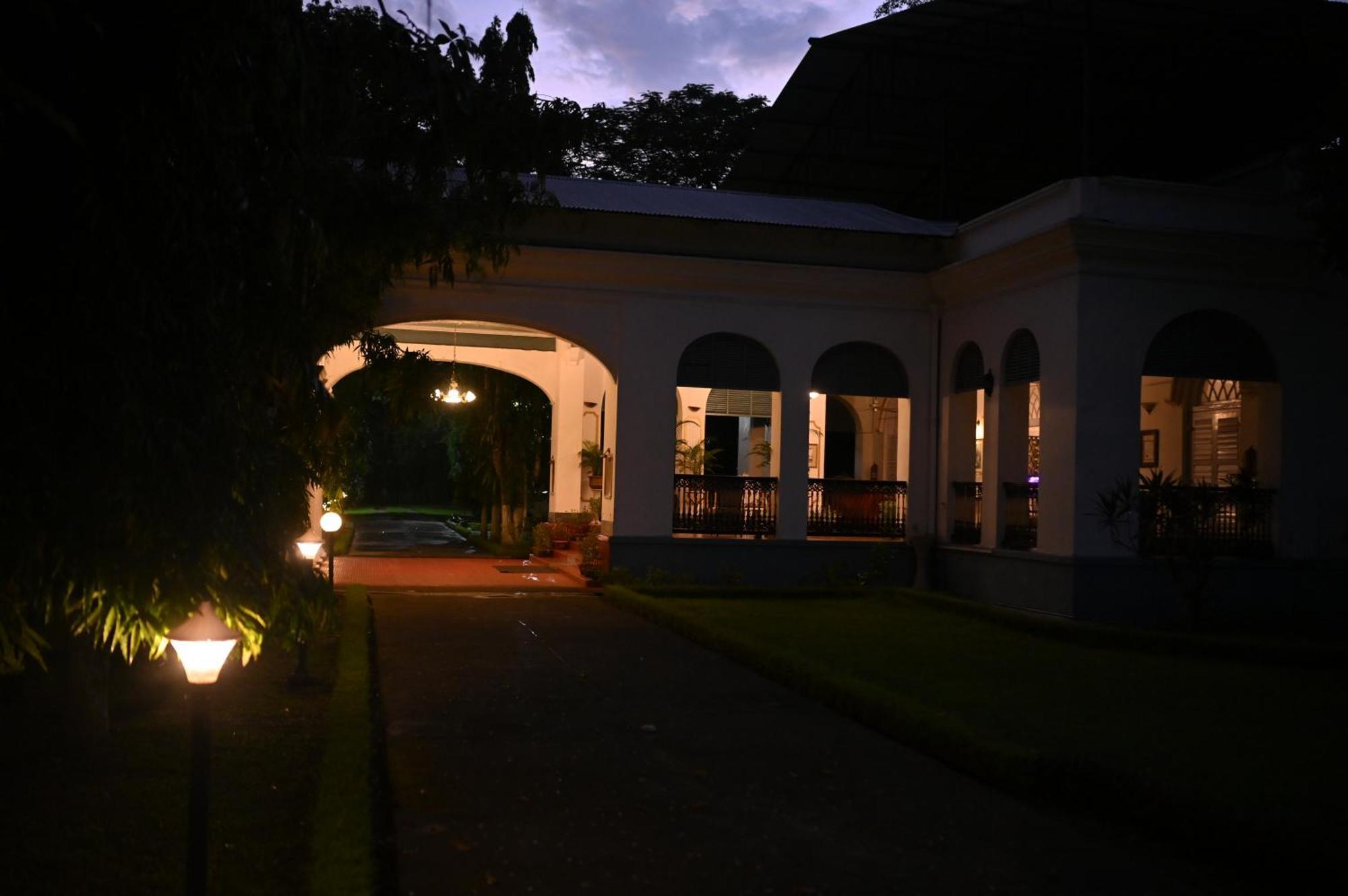 Thengal Manor Hotel Jorhāt Kültér fotó