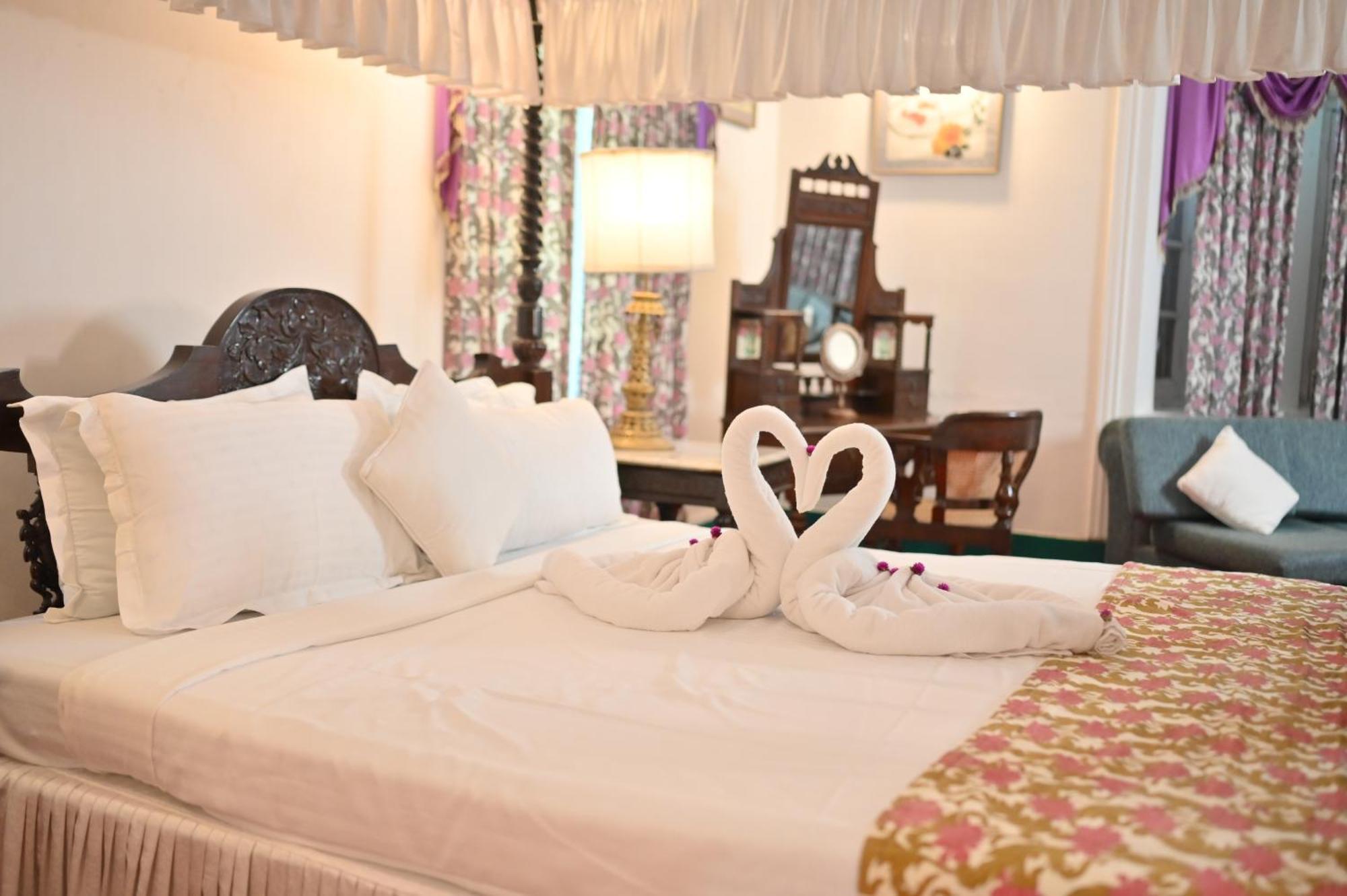Thengal Manor Hotel Jorhāt Kültér fotó