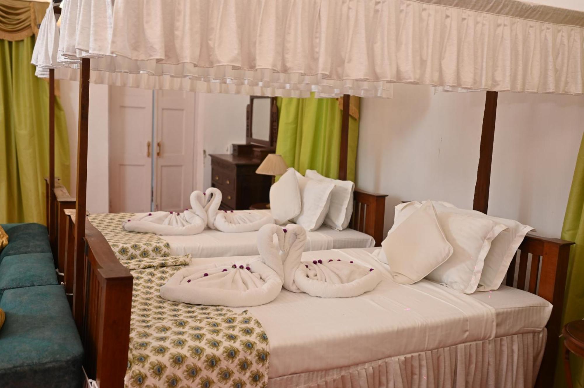 Thengal Manor Hotel Jorhāt Kültér fotó