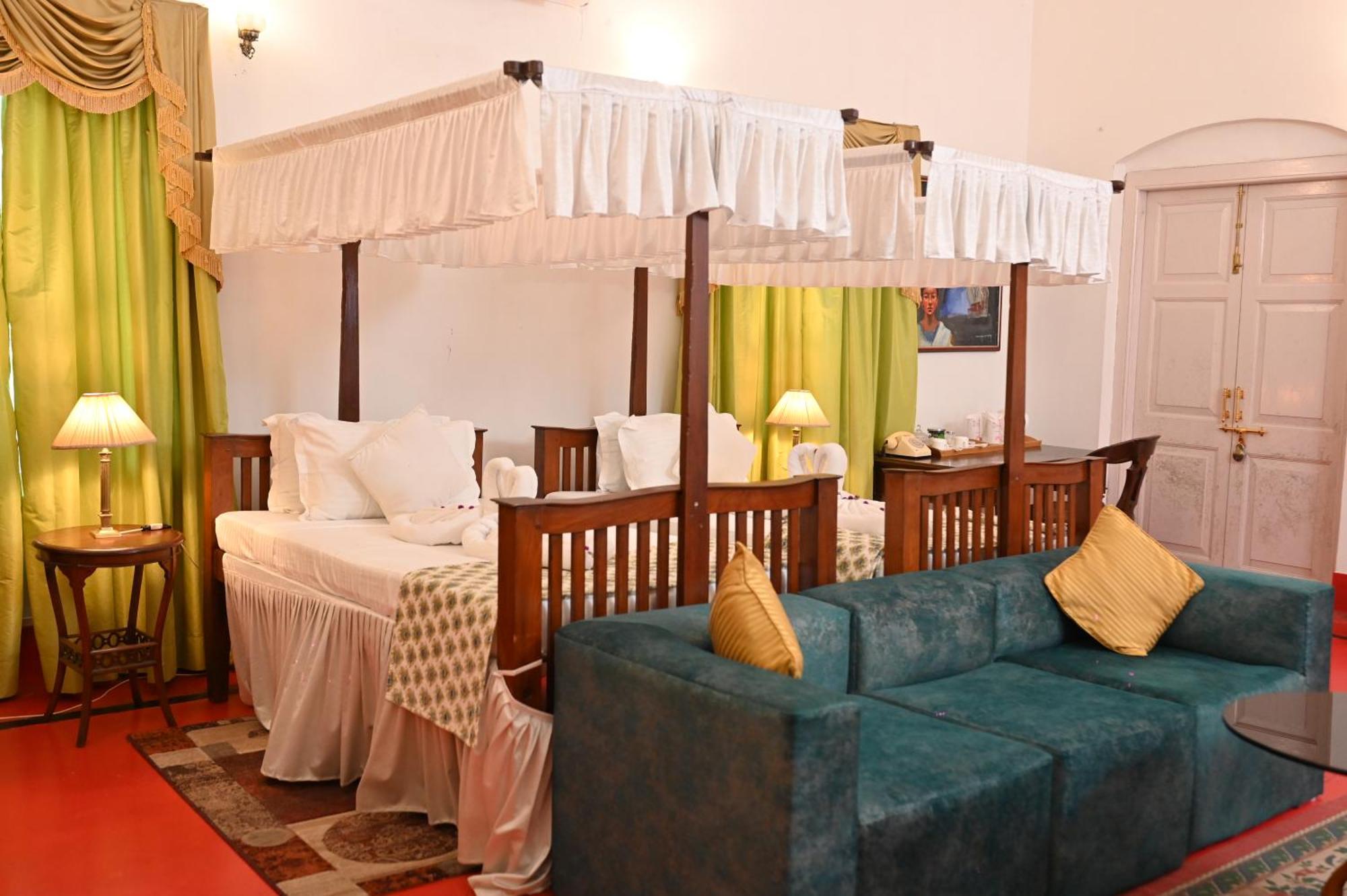 Thengal Manor Hotel Jorhāt Kültér fotó