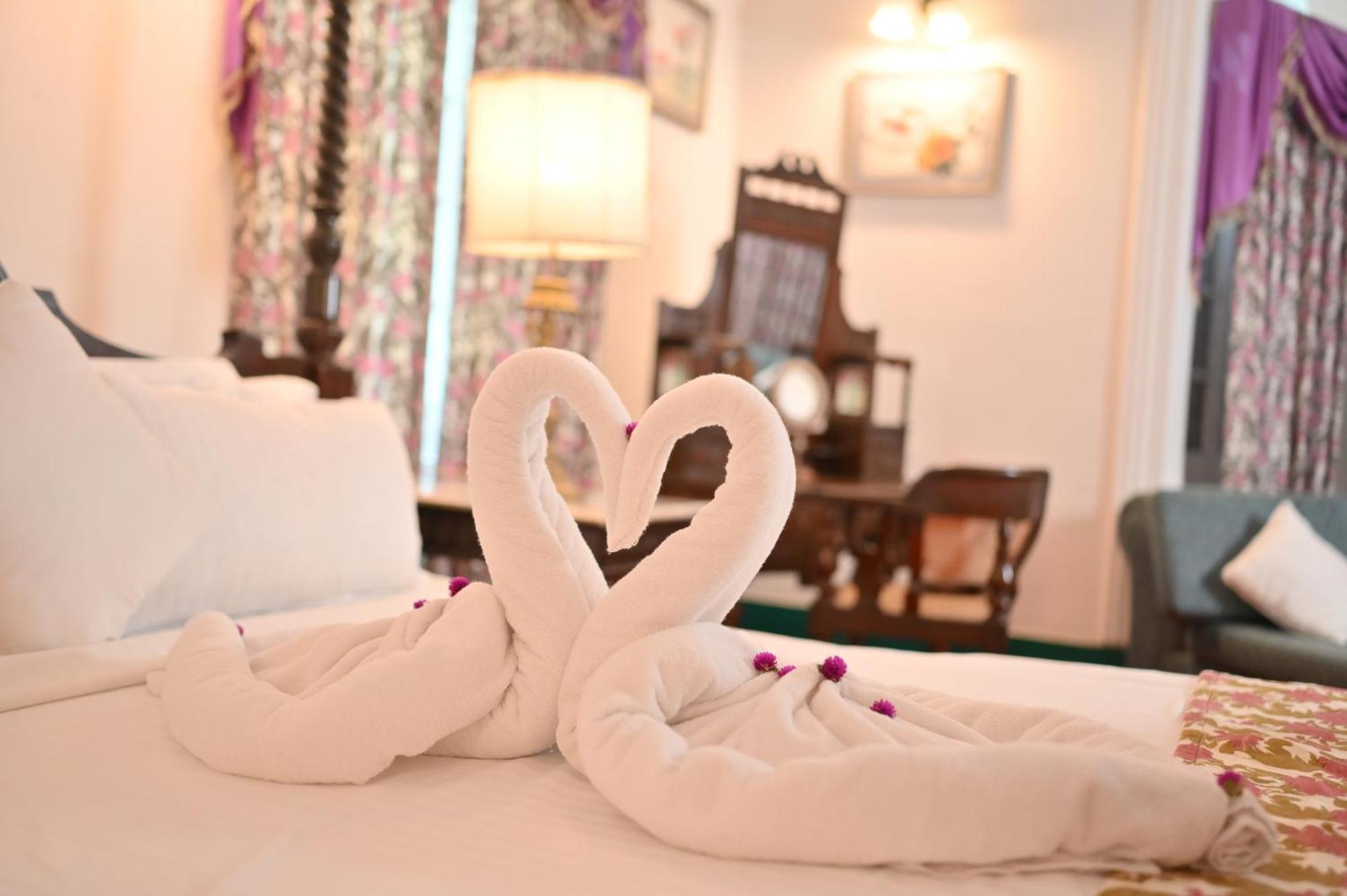Thengal Manor Hotel Jorhāt Kültér fotó